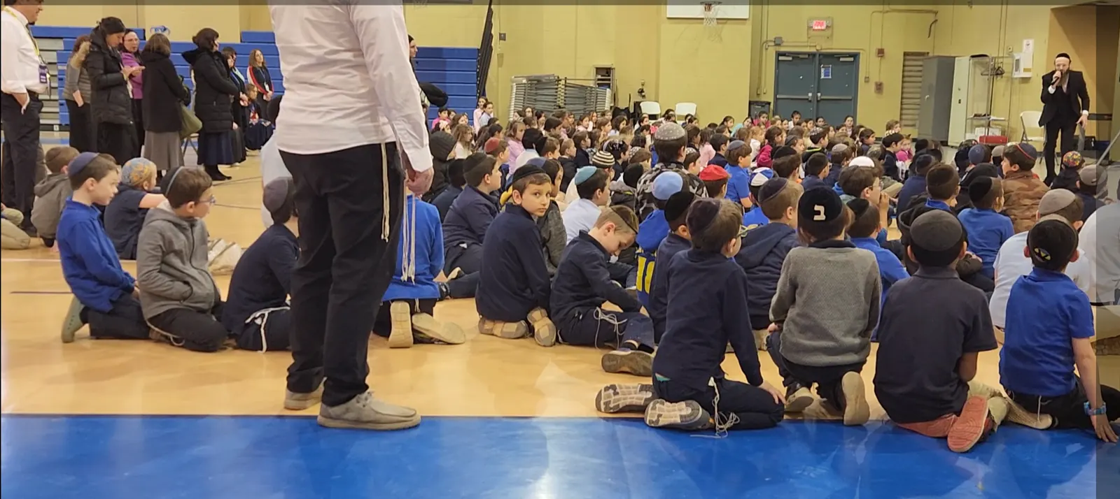 Rabbi Eli Scheller teaching students in Atlanta, Georgia
