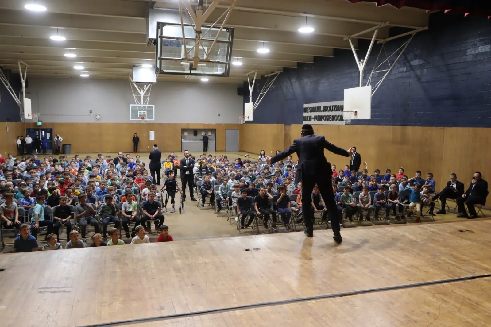 Rabbi Eli Scheller teaching students in Baltimore, Maryland