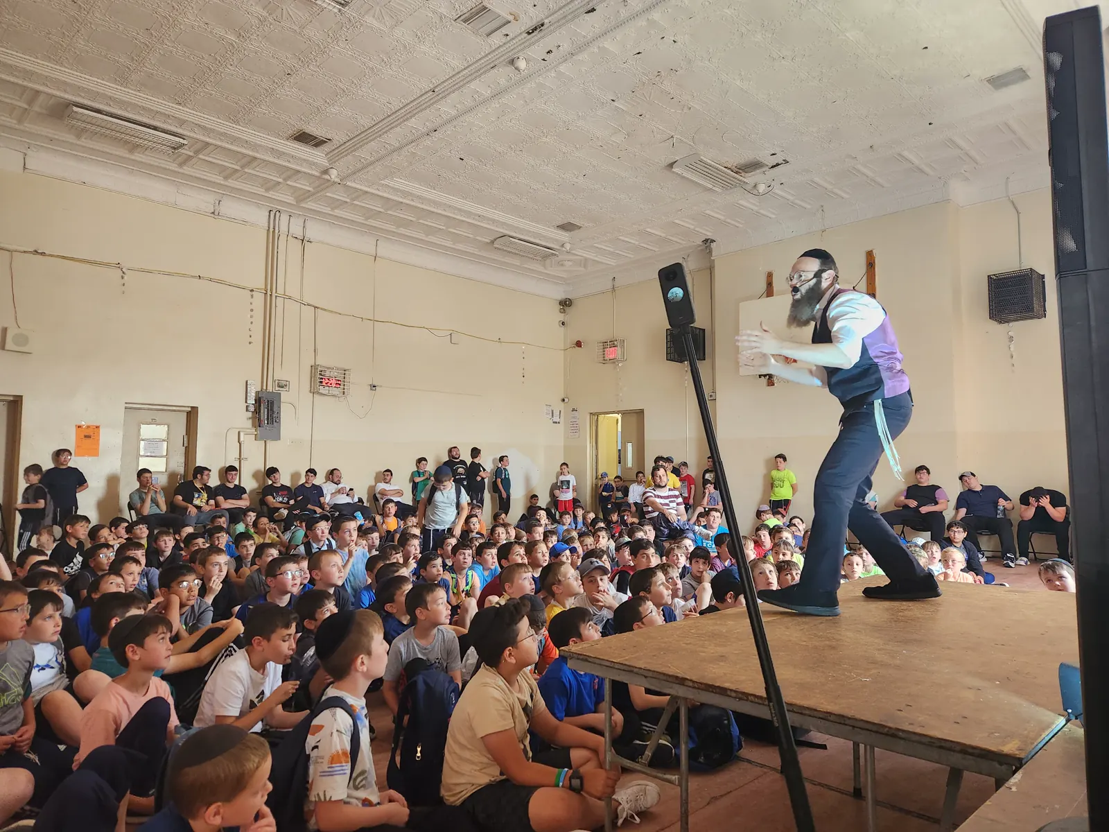 Rabbi Eli Scheller teaching students in Flatbush, New York